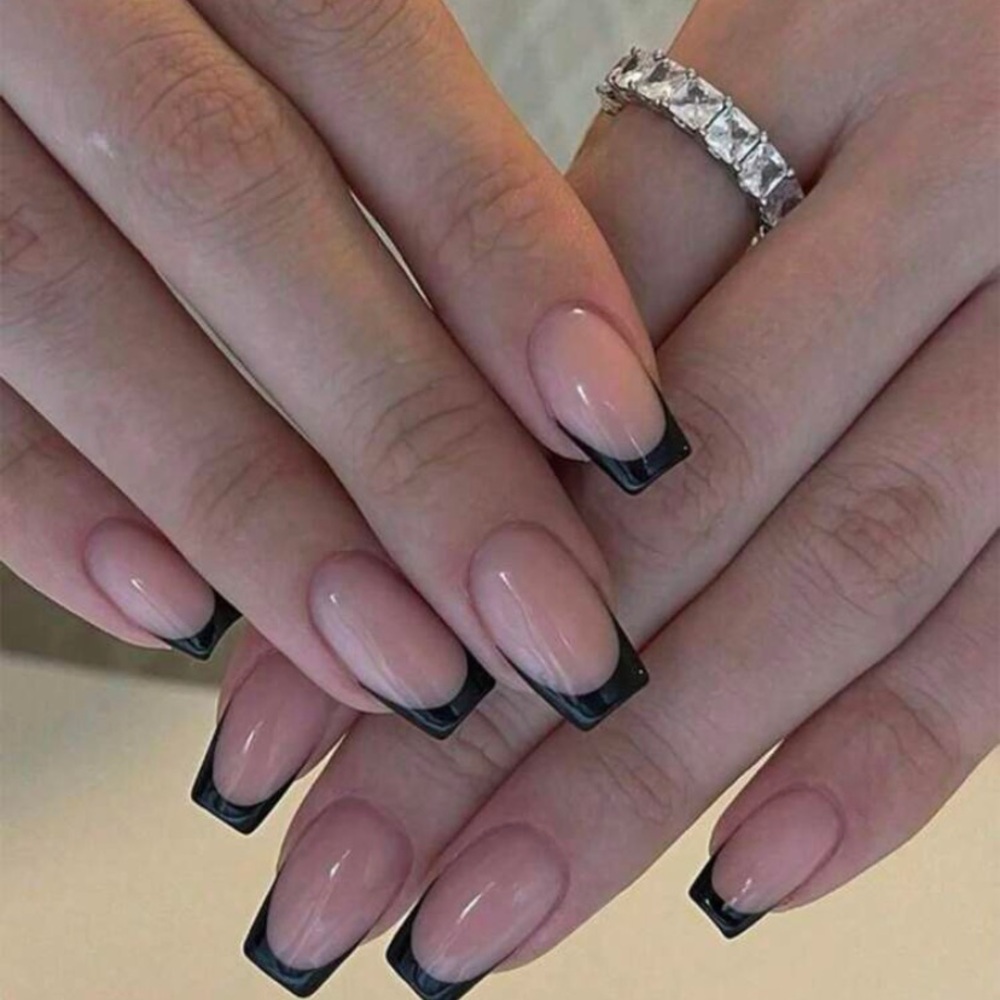 NIB Upgrade Your Look With 24pcs Short Square Nails In French Black Color